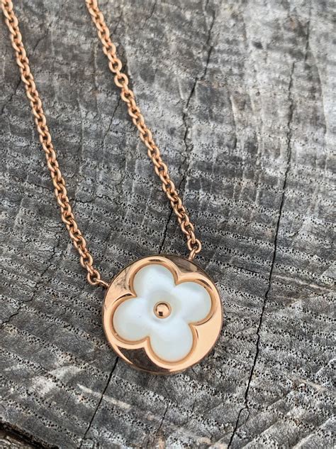 pendentif louis vuitton|louis vuitton clover necklace.